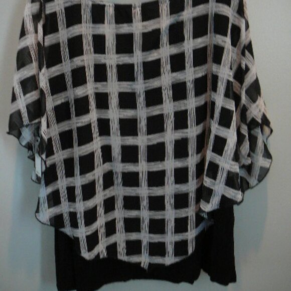 NWT-AGB Woman Black Tank Top w/White & Black Large Check Poncho Overlay-Size 1X - Picture 3 of 4